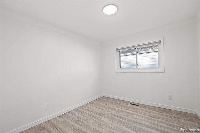 5749 Detroit Street, Dearborn Heights, MI 48125