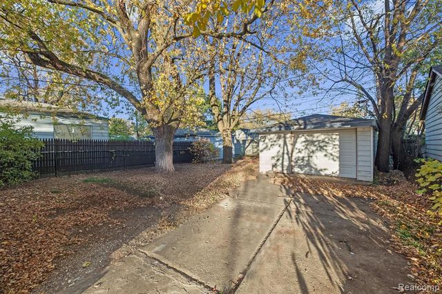 5749 Detroit Street, Dearborn Heights, MI 48125