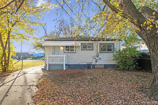 5749 Detroit Street, Dearborn Heights, MI 48125