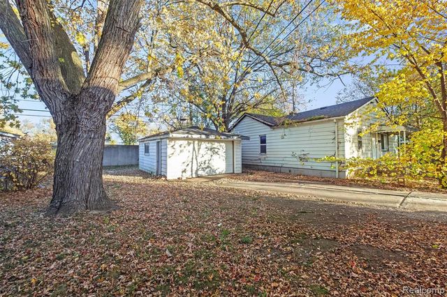 5749 Detroit Street, Dearborn Heights, MI 48125