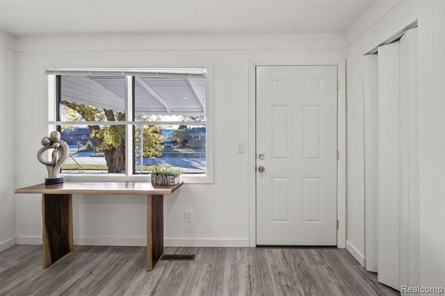 5749 Detroit Street, Dearborn Heights, MI 48125