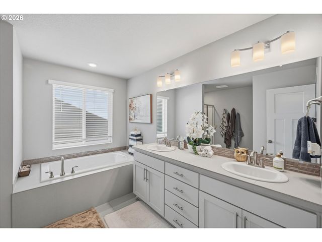 2690 Nw MEADOWS Dr, Mc Minnville, OR 97128
