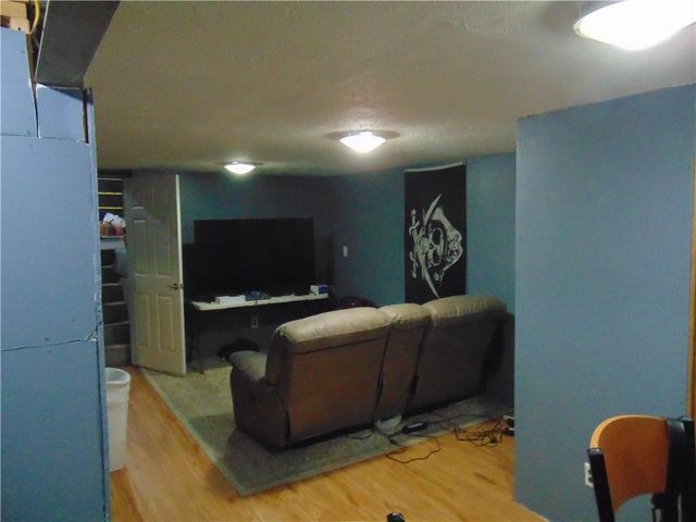 2103 Ridgewood Road, Harrisonville, MO 64701