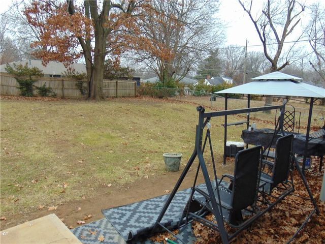 2103 Ridgewood Road, Harrisonville, MO 64701