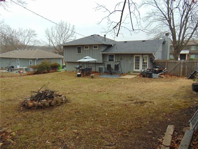 2103 Ridgewood Road, Harrisonville, MO 64701