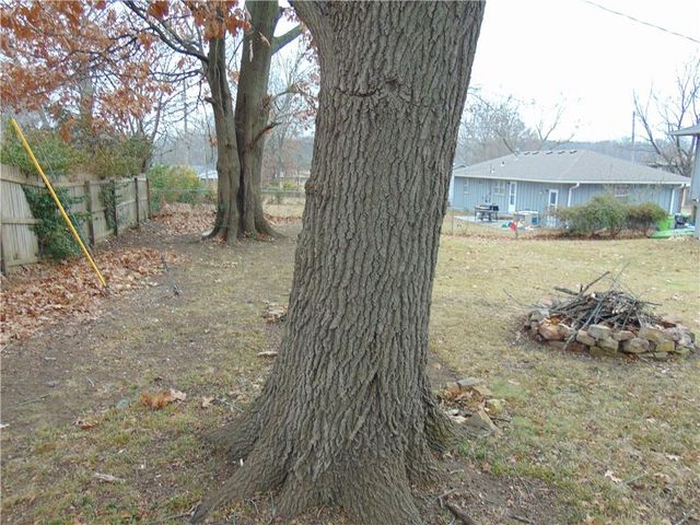 2103 Ridgewood Road, Harrisonville, MO 64701