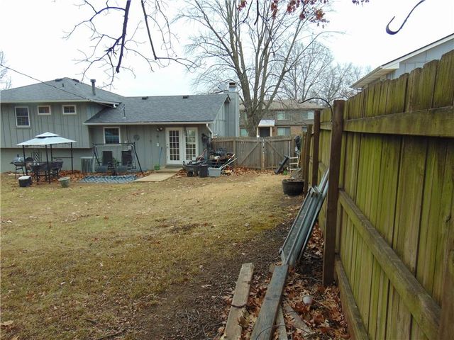 2103 Ridgewood Road, Harrisonville, MO 64701