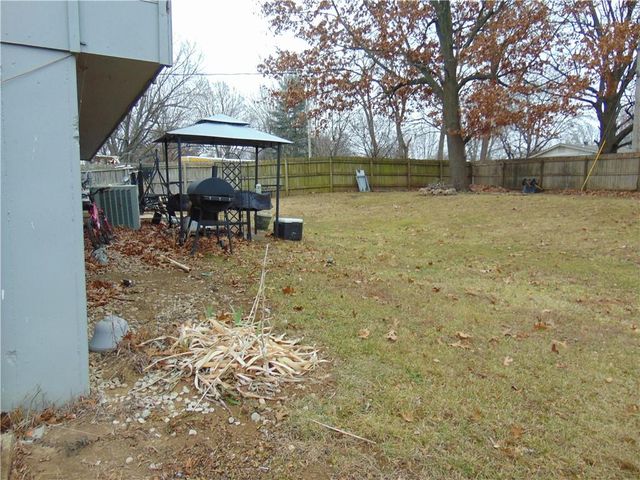 2103 Ridgewood Road, Harrisonville, MO 64701