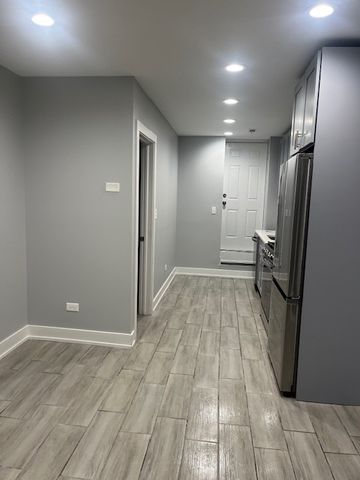 926 W 32nd Place BR, Chicago, IL 60608