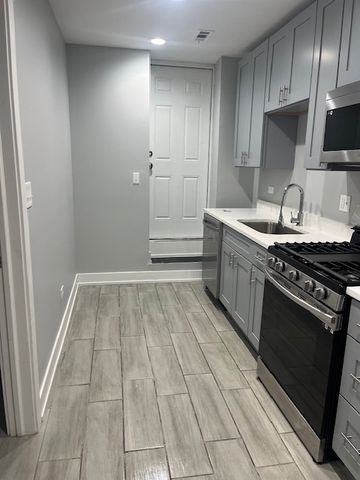 926 W 32nd Place BR, Chicago, IL 60608