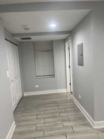 926 W 32nd Place BR, Chicago, IL 60608