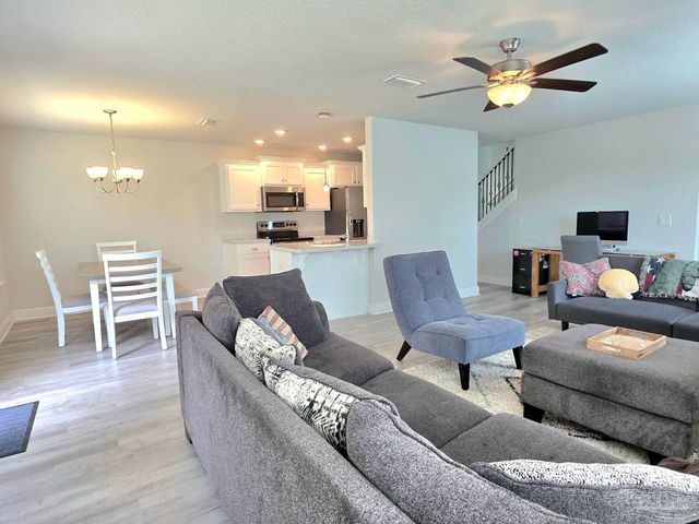 380 Hilburn Ln, Pensacola, FL 32504