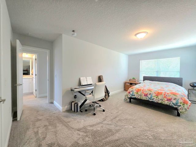 380 Hilburn Ln, Pensacola, FL 32504