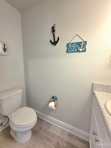 380 Hilburn Ln, Pensacola, FL 32504