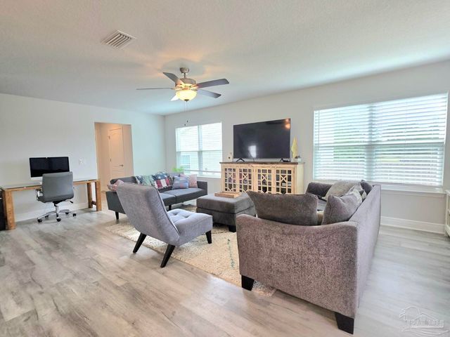 380 Hilburn Ln, Pensacola, FL 32504