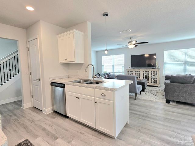 380 Hilburn Ln, Pensacola, FL 32504