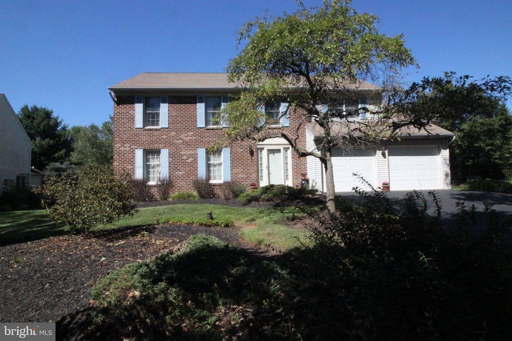 425 SHOEMAKER WAY, LANSDALE, PA 19446 — exterior