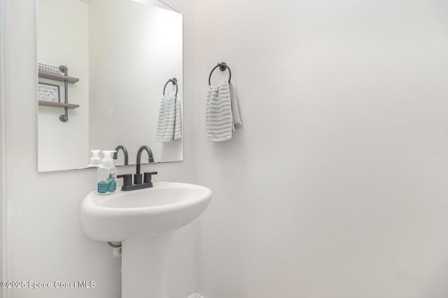 2039 Snapdragon Drive NW, Palm Bay, FL 32907