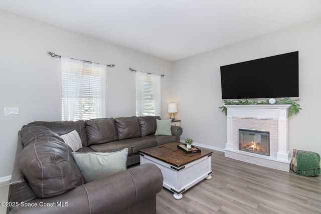 2039 Snapdragon Drive NW, Palm Bay, FL 32907