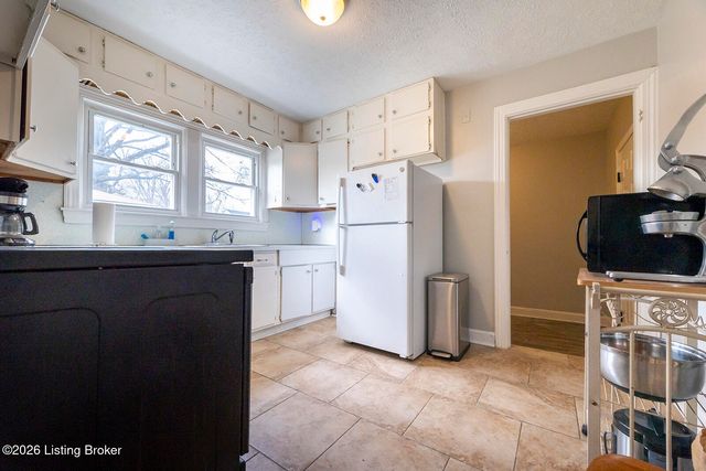 905 Camden Ave, Louisville, KY 40215