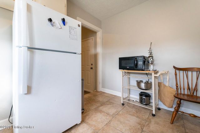905 Camden Ave, Louisville, KY 40215