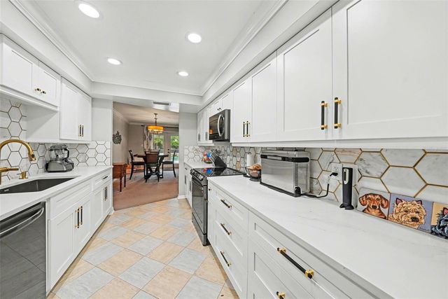 1009 MORFIELD LANE, Brandon, FL 33511