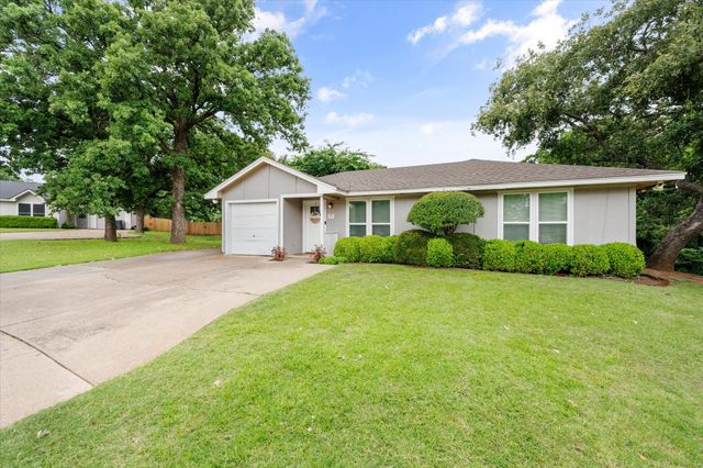 3809 Springtime Court, Arlington, TX 76017
