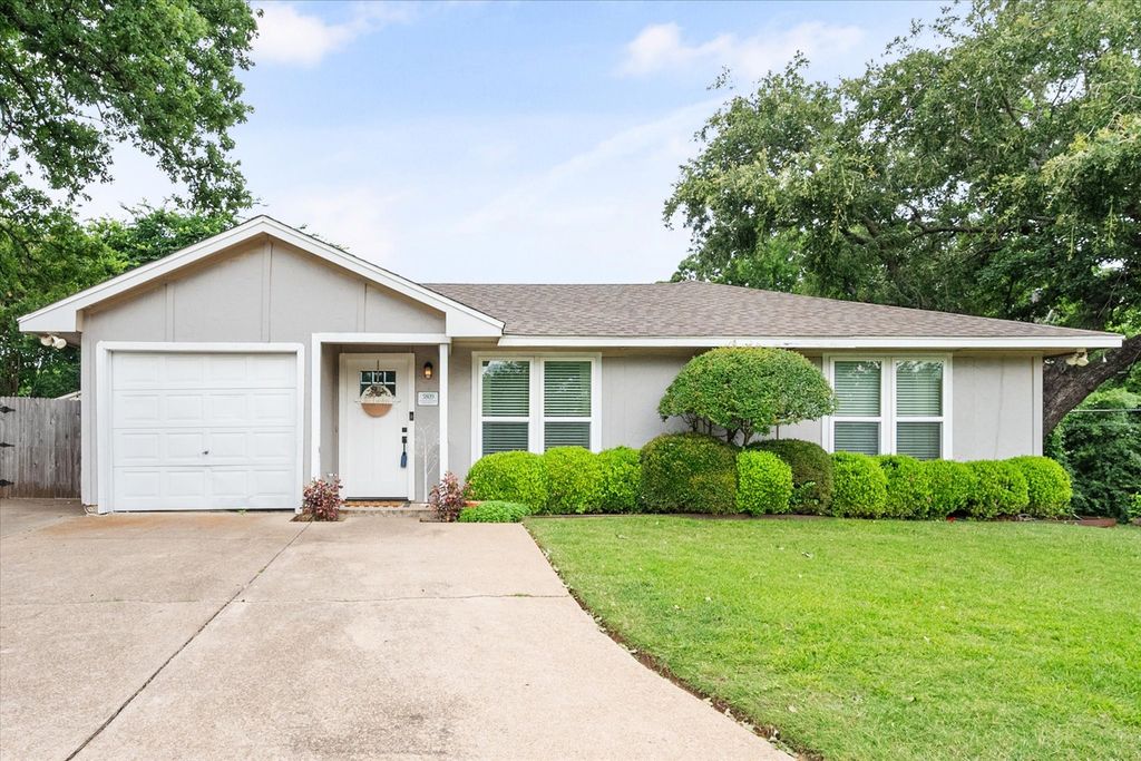 3809 Springtime Court, Arlington, TX 76017