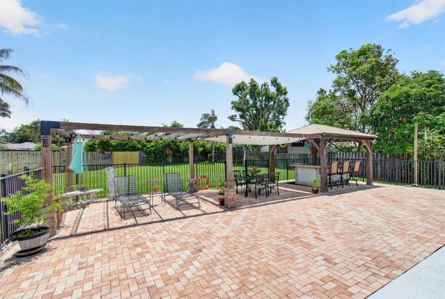 1630 Tamarack Way, Wellington, FL 33414