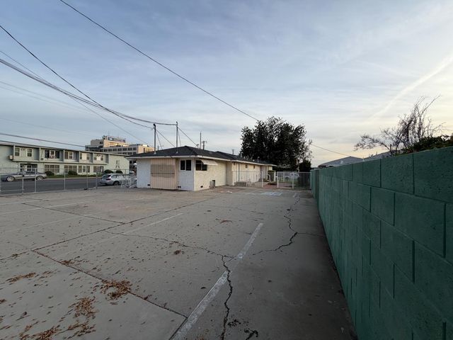 2611 N Fresno Street, Fresno, CA 93703