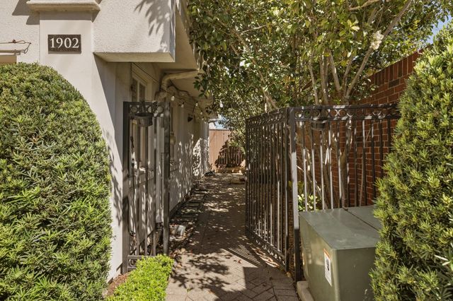 1902 Greenwich Place Drive, Houston, TX 77019