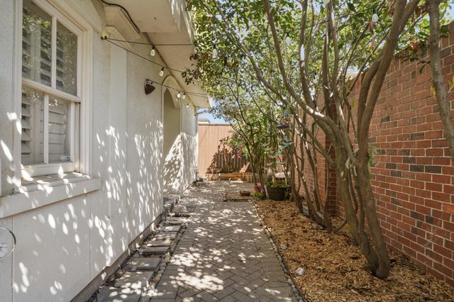 1902 Greenwich Place Drive, Houston, TX 77019