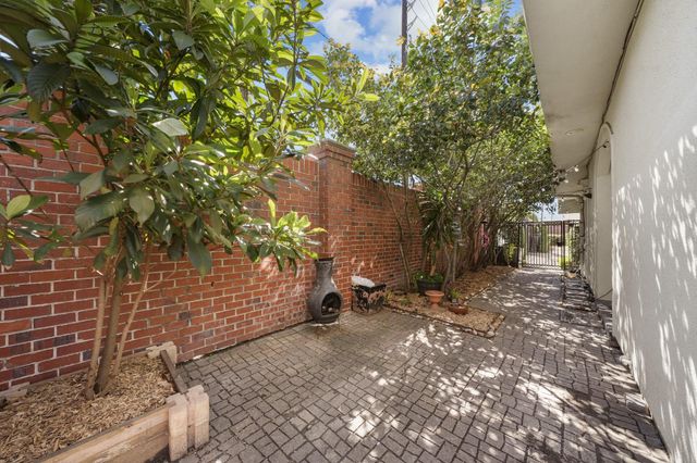 1902 Greenwich Place Drive, Houston, TX 77019