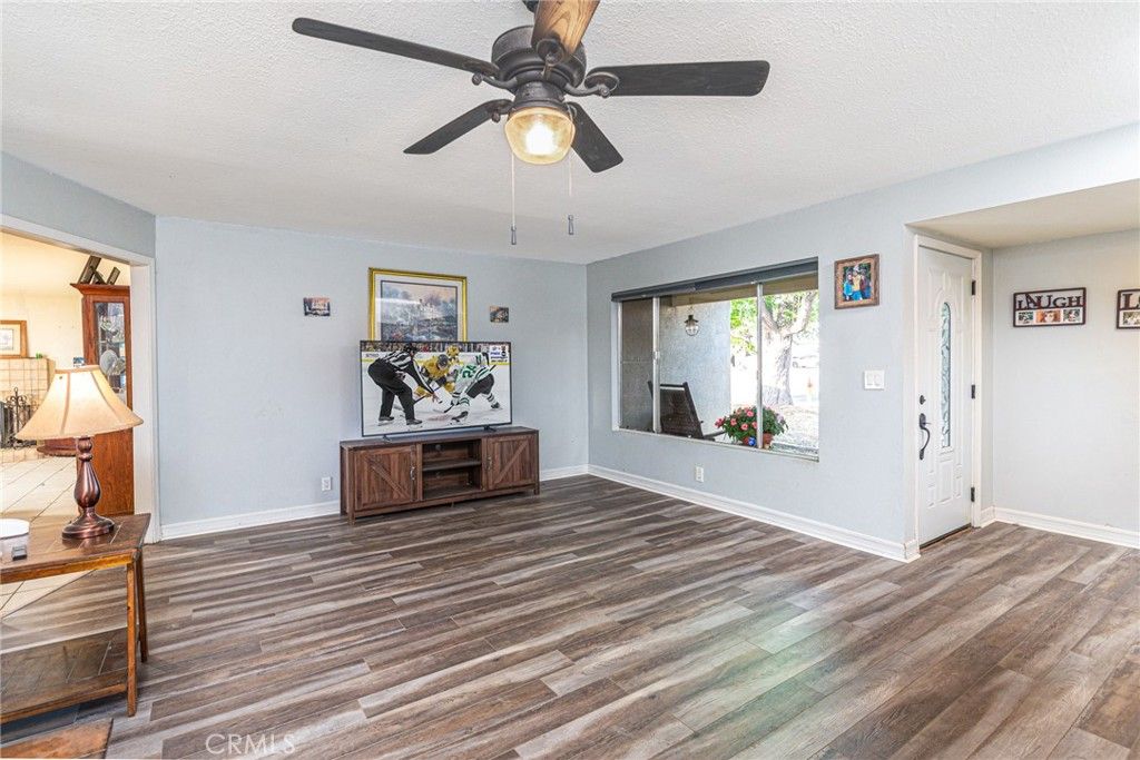 Image 4 of property listing at 26575 Saturn Way, Hemet, CA 92544