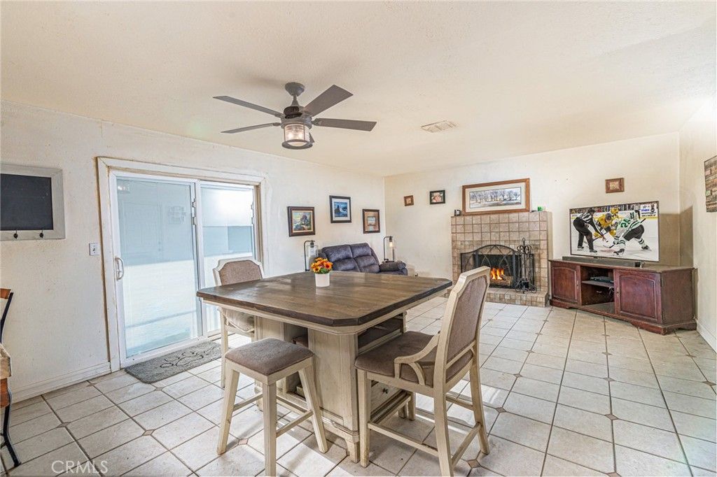 Image 7 of property listing at 26575 Saturn Way, Hemet, CA 92544