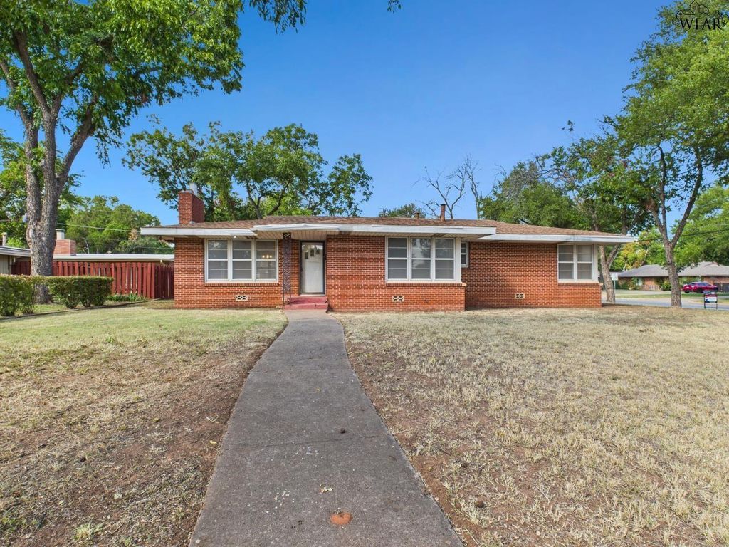 2400 HAMPSTEAD LANE, Wichita Falls, TX 76308