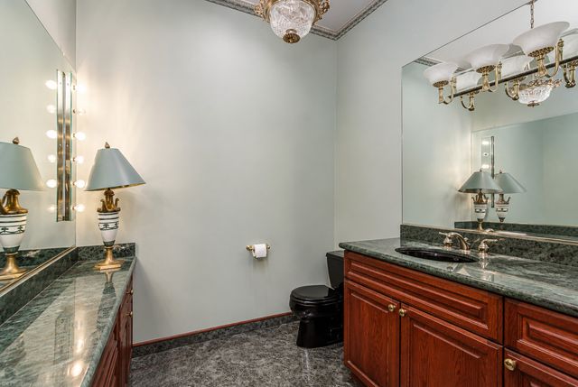 4939 W 95th Street, Oak Lawn, IL 60453