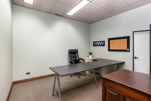 4939 W 95th Street, Oak Lawn, IL 60453