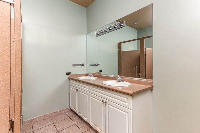4939 W 95th Street, Oak Lawn, IL 60453