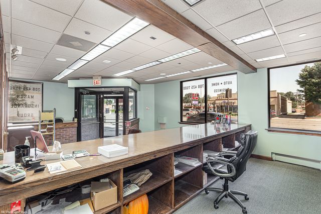 4939 W 95th Street, Oak Lawn, IL 60453