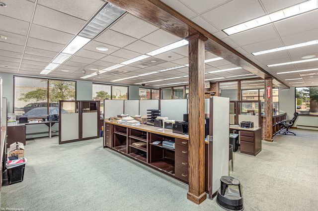 4939 W 95th Street, Oak Lawn, IL 60453