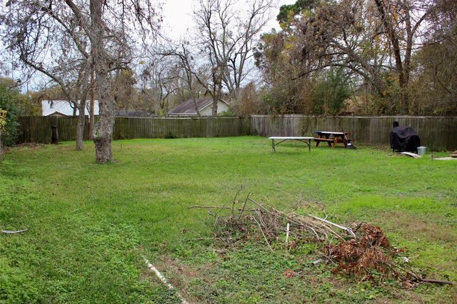 1102 Thiel Street, Brenham, TX 77833