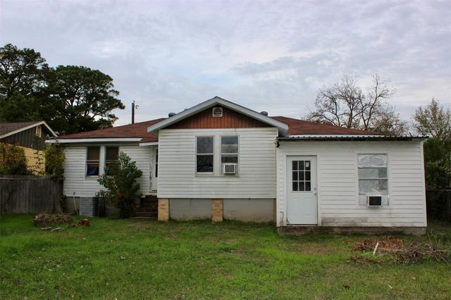 1102 Thiel Street, Brenham, TX 77833