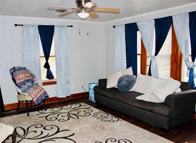 1102 Thiel Street, Brenham, TX 77833