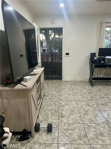 6808 Benson, Huntington Park, CA 90255