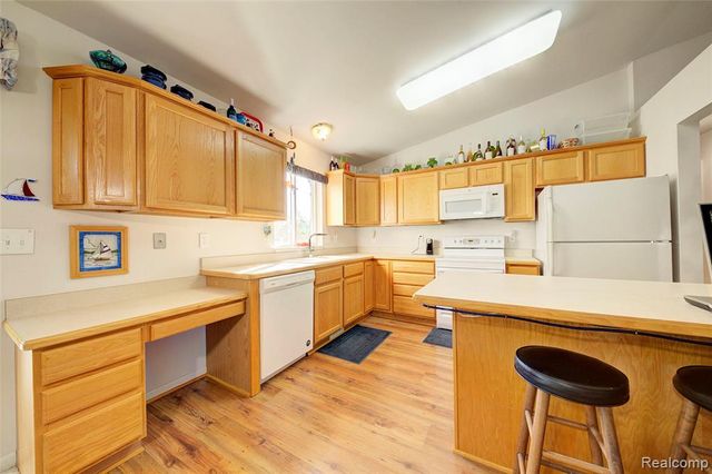 3174 Pirrin Drive, Waterford, MI 48329