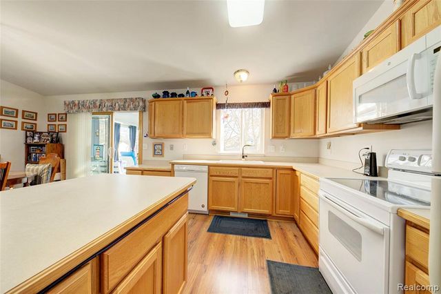 3174 Pirrin Drive, Waterford, MI 48329