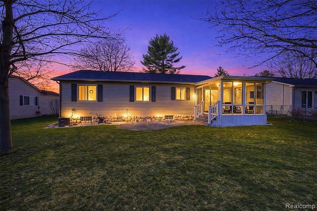 3174 Pirrin Drive, Waterford, MI 48329