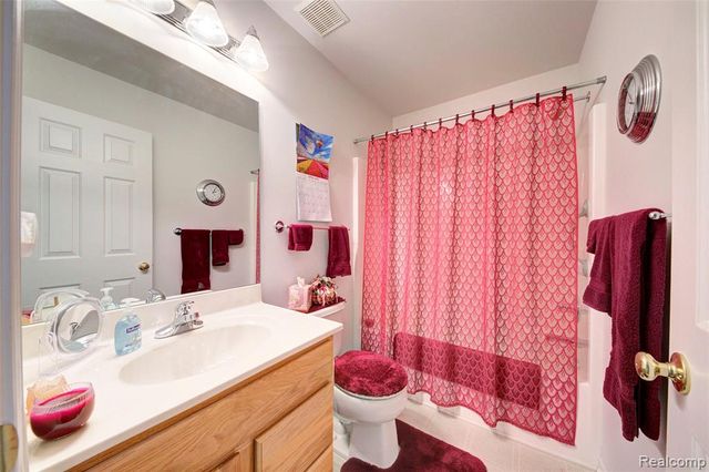 3174 Pirrin Drive, Waterford, MI 48329