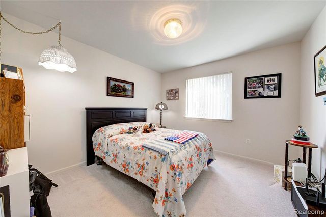 3174 Pirrin Drive, Waterford, MI 48329